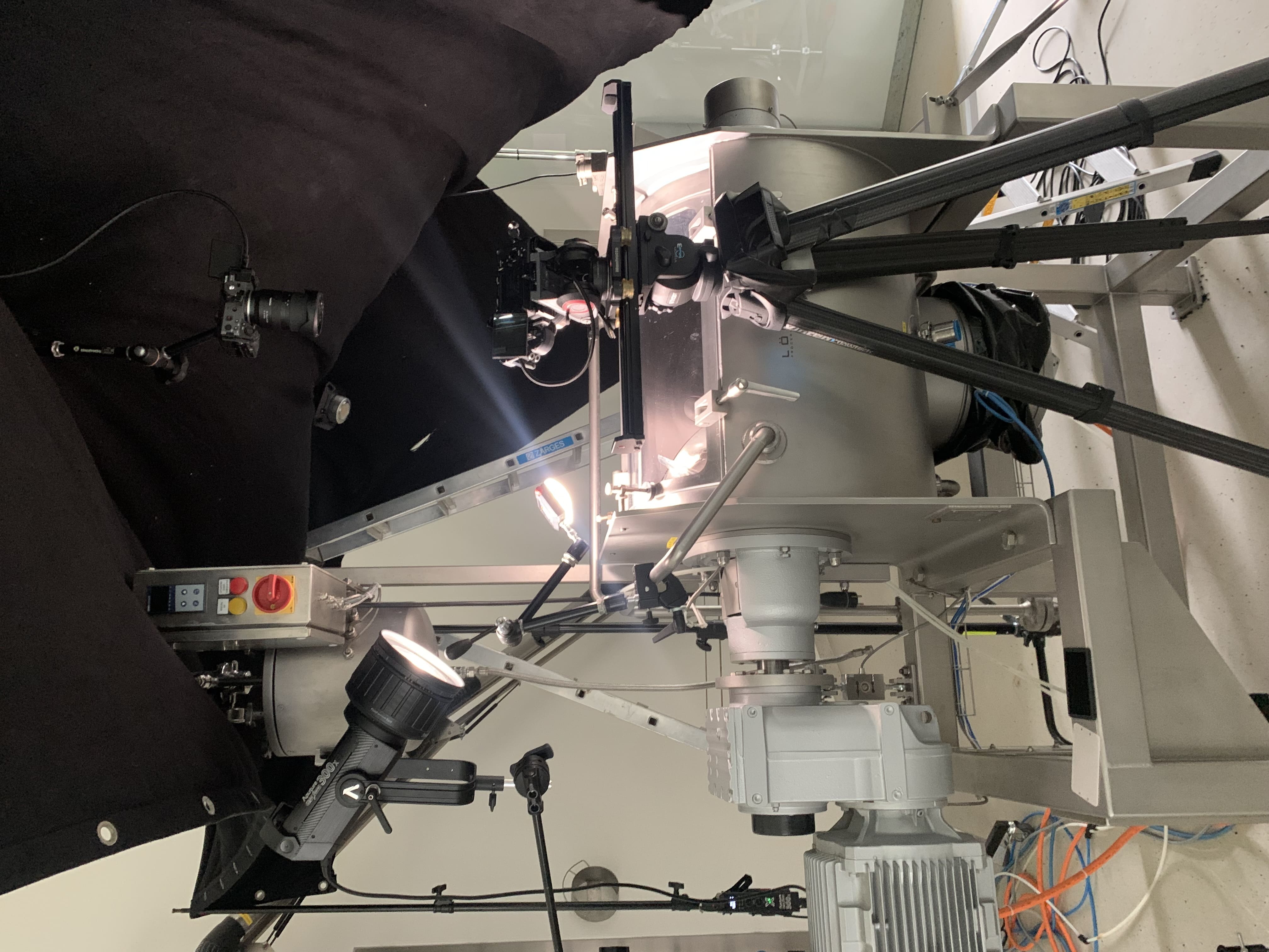 Aufbau zur Aufnahme eines Videos von einer Maschine.